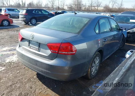 2013 Volkswagen Passat 2.5L S z USA, uszkodzony, nr VIN 1VWAP7A32DC003971